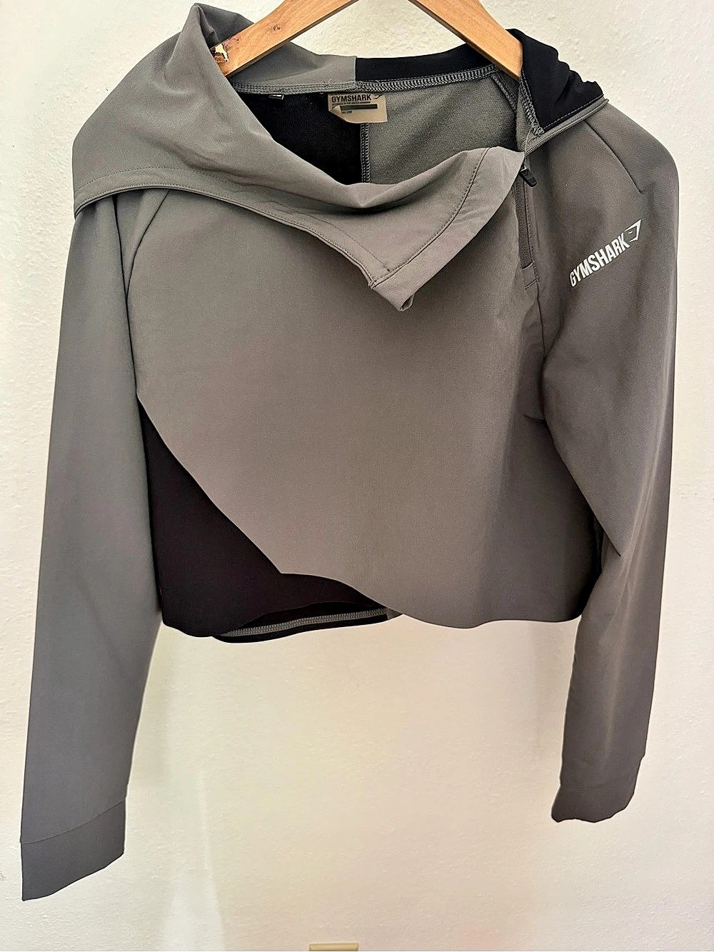 Gymshark Cropped Athletic Jacket in Gray & Black Size Medium
